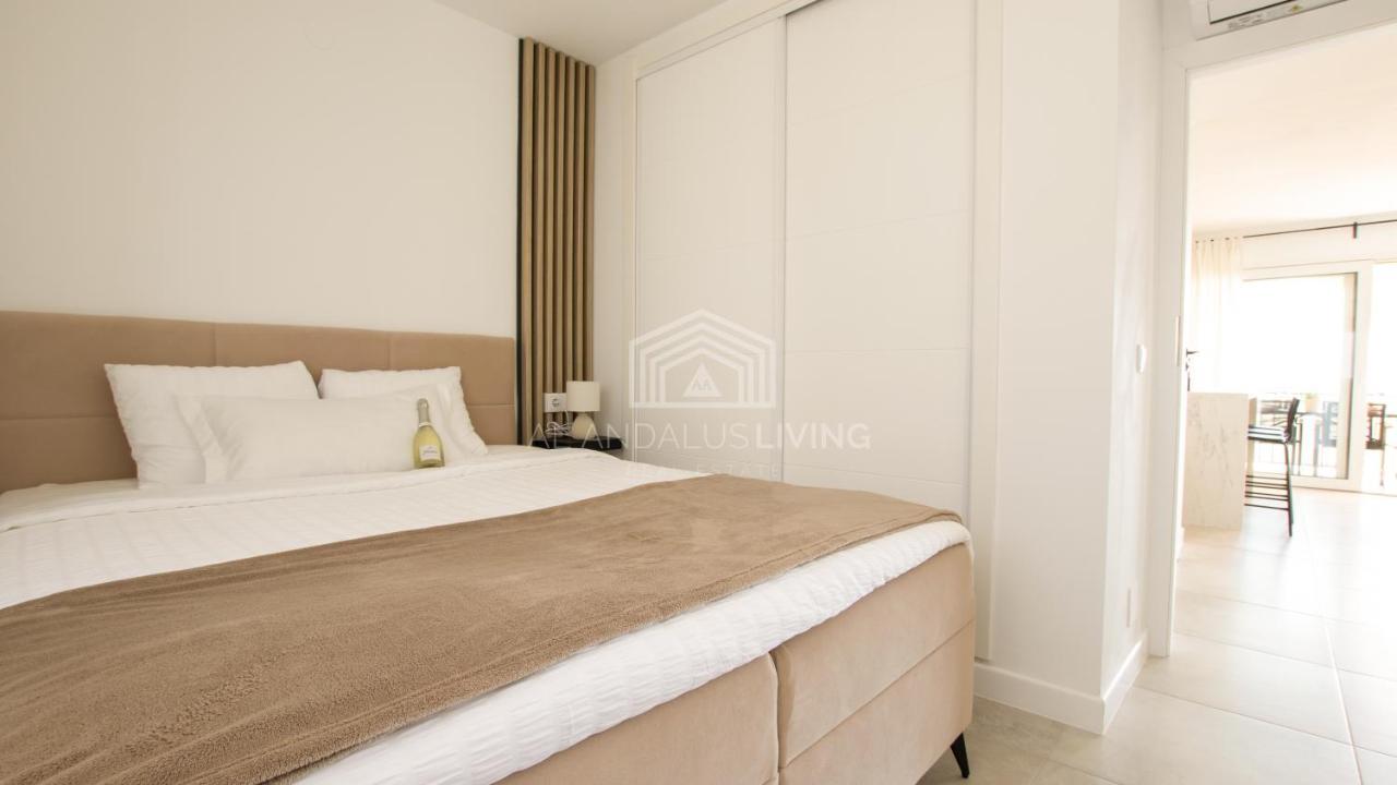 Panoramic Sea Views And Direct Access To The Beach From The Community In Torrenueva Apartment Malaga Bagian luar foto