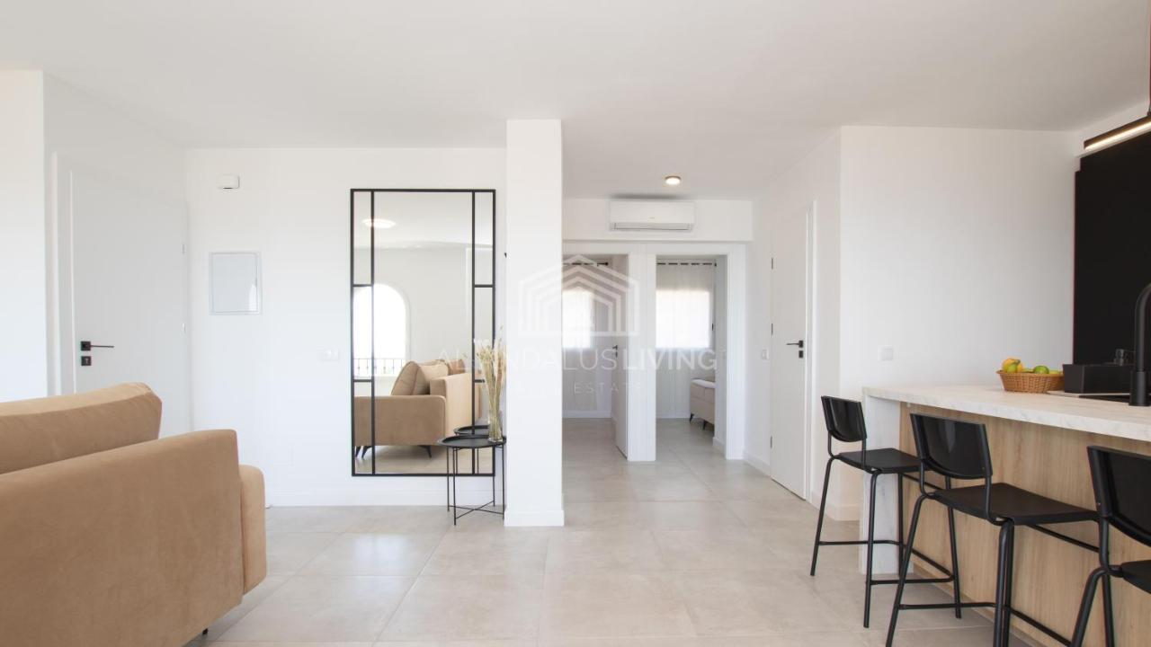 Panoramic Sea Views And Direct Access To The Beach From The Community In Torrenueva Apartment Malaga Bagian luar foto