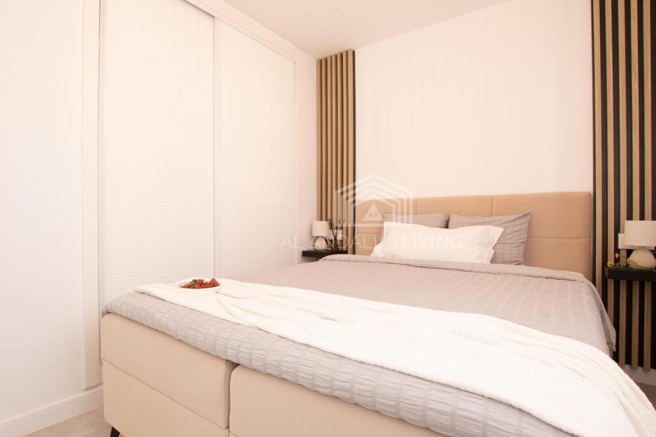 Panoramic Sea Views And Direct Access To The Beach From The Community In Torrenueva Apartment Malaga Bagian luar foto